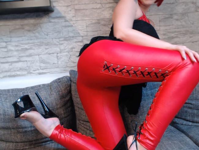 NinaDevil Porno Video: Neues Outfit!